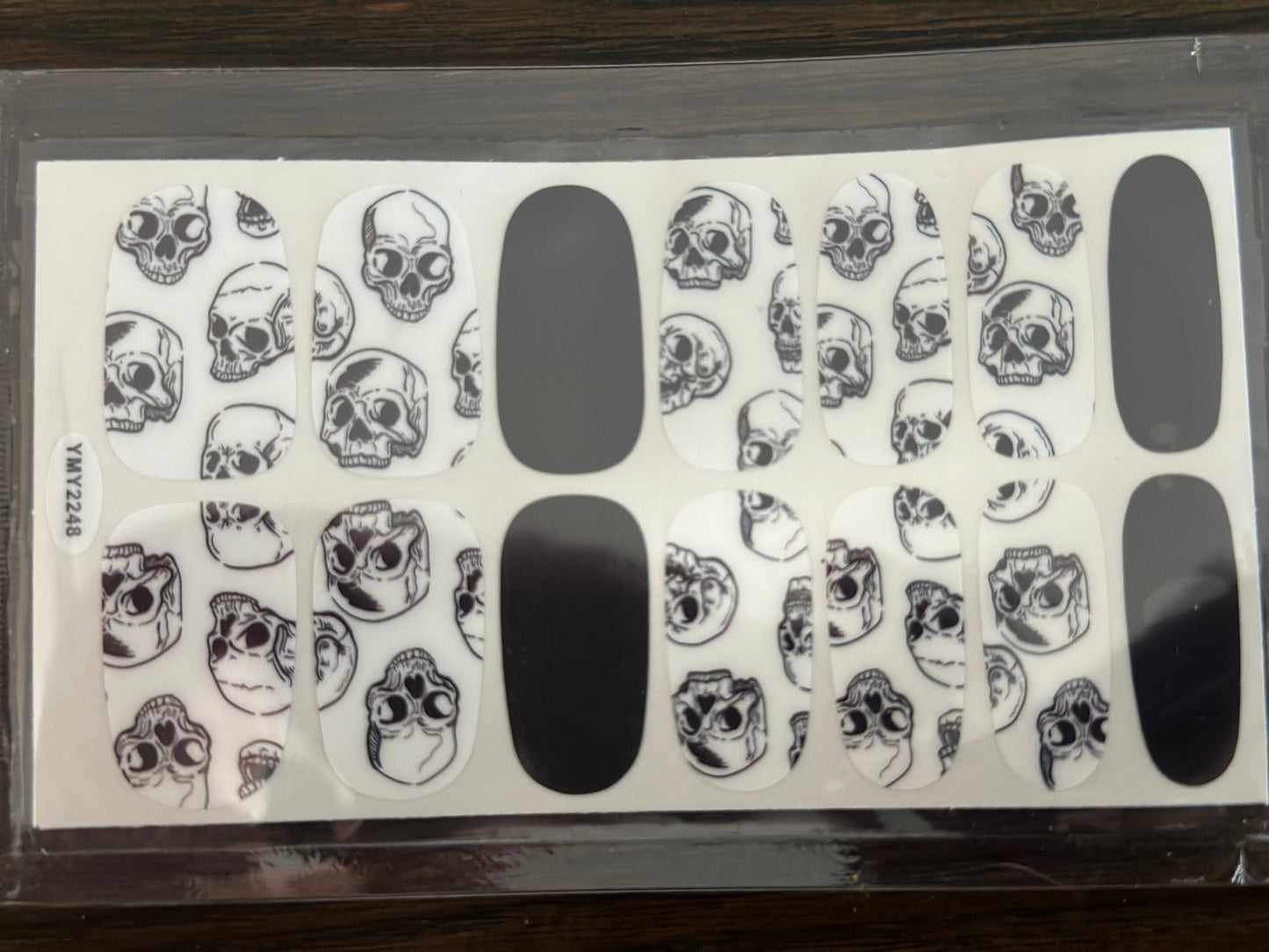 B&W Skull Nail Polish Strips