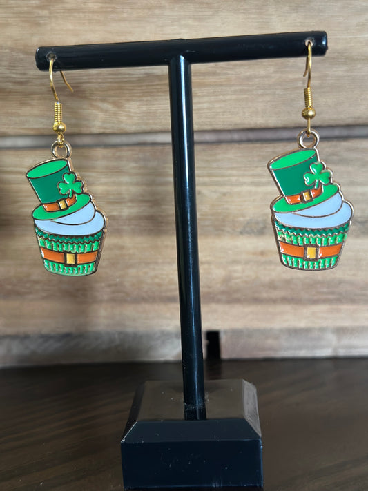 Irish cupcake w/top hat charm earrings